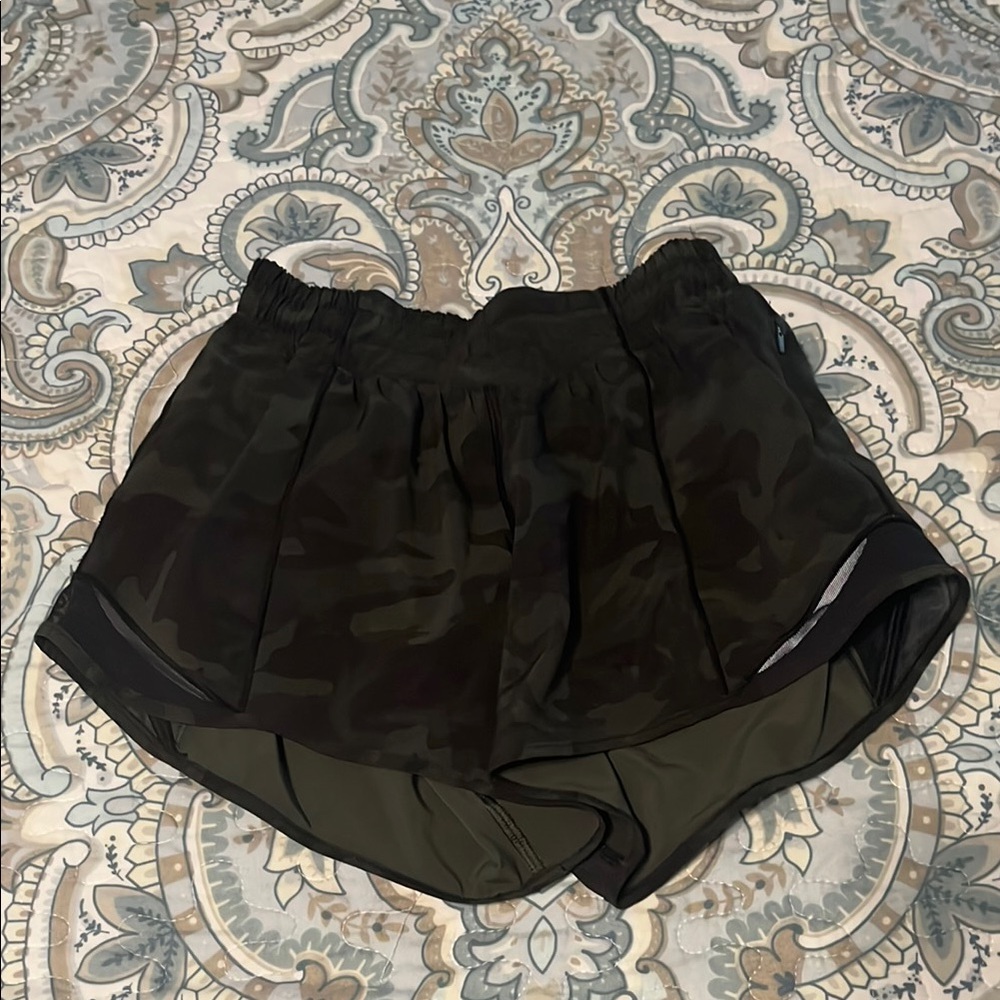 Lululemon Hotty Hot 4” shorts , Size 2
